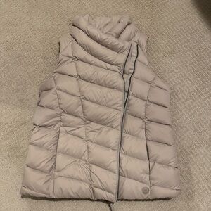 L.L. Bean Women's Puffer Vest - Light Tan